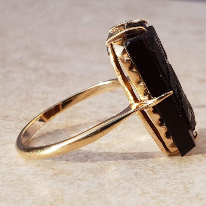 Bold Carnelian Cameo Ring in 9ct Gold, a UK K or a US 5 1/2.