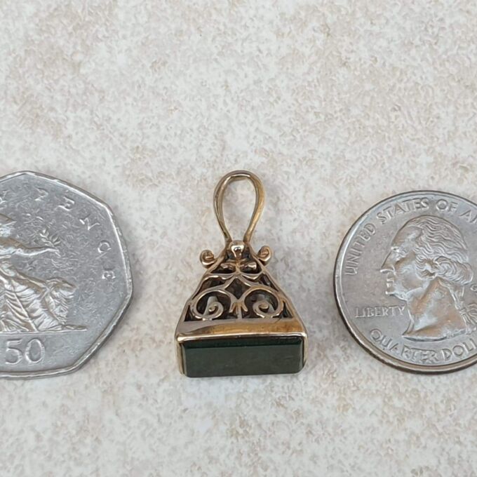 Bloodstone Fixed Fob Pendant in 9ct Gold.