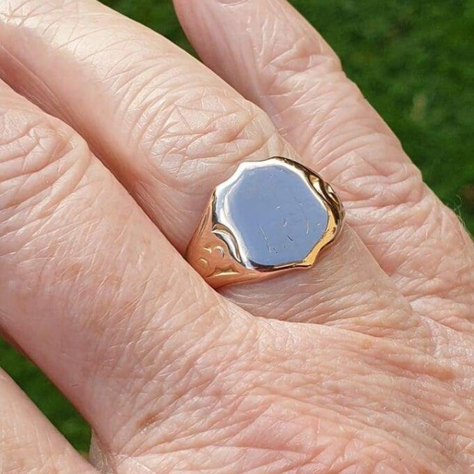 Shield Signet Ring in 9ct Rose Gold.