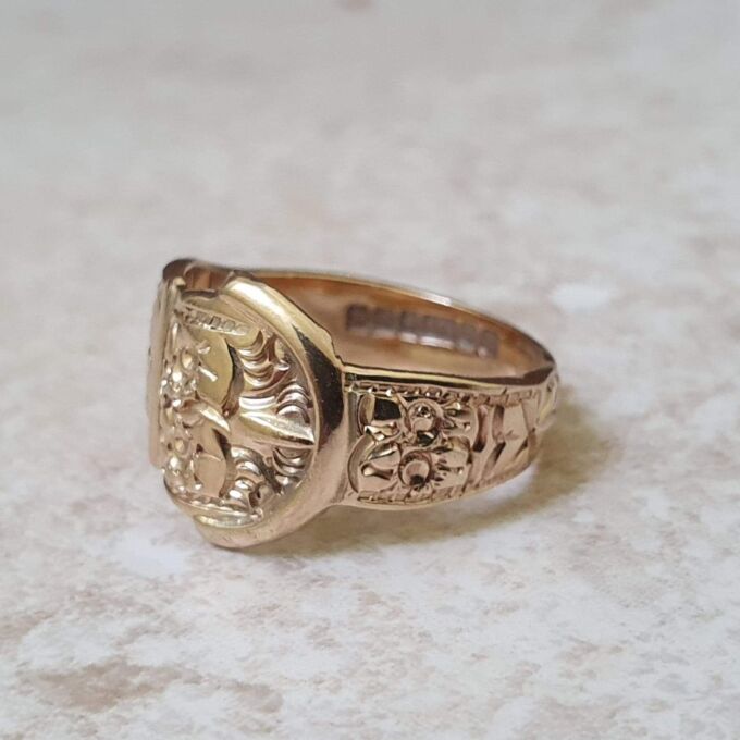 Ornate Wide Buckle Ring in 9ct Gold.
