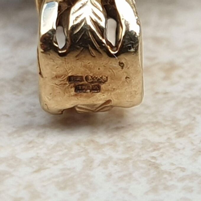 Cabochon Three Stone Spinner Pendant in 9ct Gold