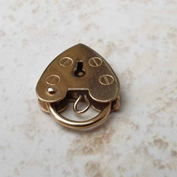 Plain Heart Padlock in 9ct Gold