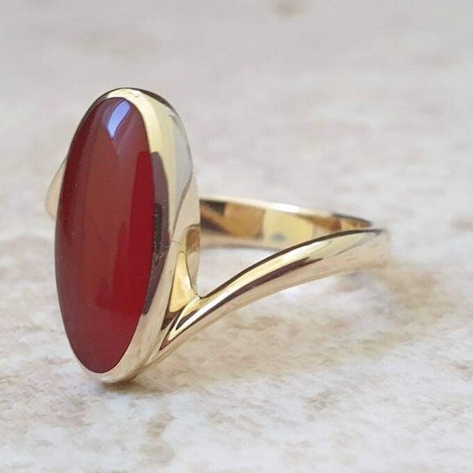 Carnelian Bypass Ring in 9ct Gold.