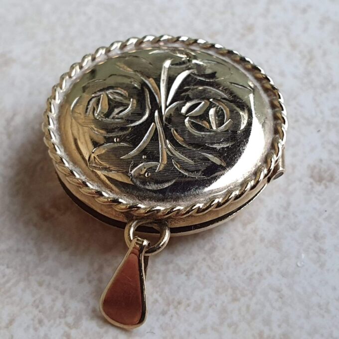 Unusual Circular Locket in 9ct Gold