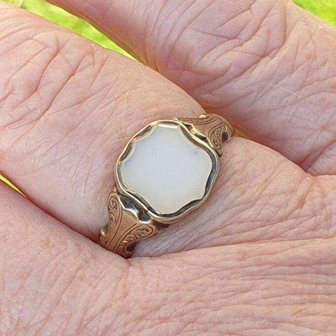 Antique Shield Ring in 9ct Gold, a UK L or a US 6 1/4