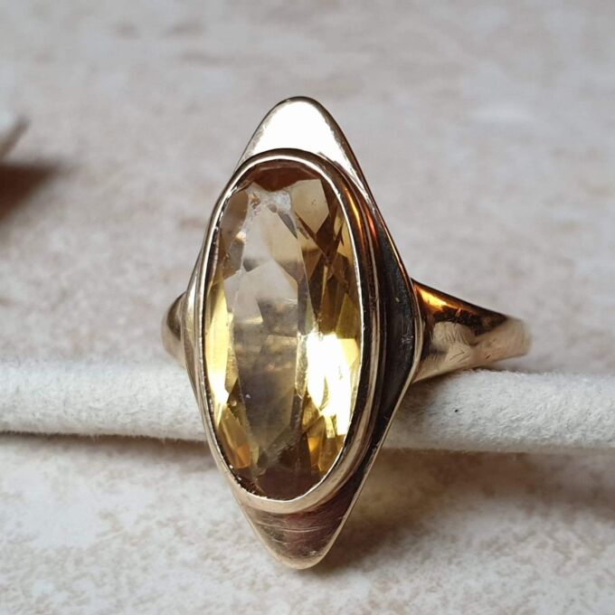 Large Citrine Frame Ring in 9ct Gold, a UK K or a US 5 1/2