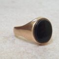 Onyx Signet Ring in 9ct Gold, a UK O or a US 7 1/2