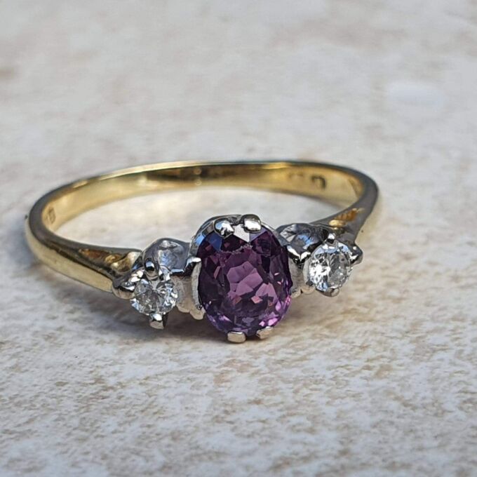 Purple Sapphire and Diamond Ring in 18ct Gold, a UK M 1/2 or a US 6 1/2.