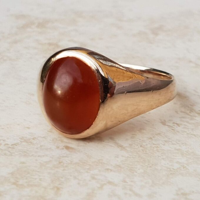 Cabochon Carnelian Signet Ring in 9ct Gold, a UK L 1/2 or a US 6 1/2.