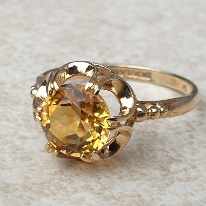Citrine Solitaire Ring in 9ct Gold, a UK O or a US 7 1/2.