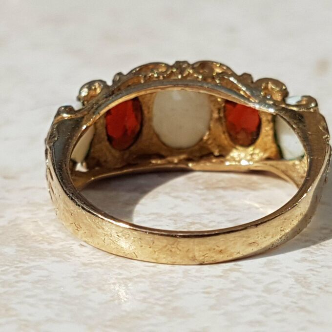 Sale – Chunky Opal and Garnet 9ct Gold Ring, a UK L 1/2 or a US 6 1/4.