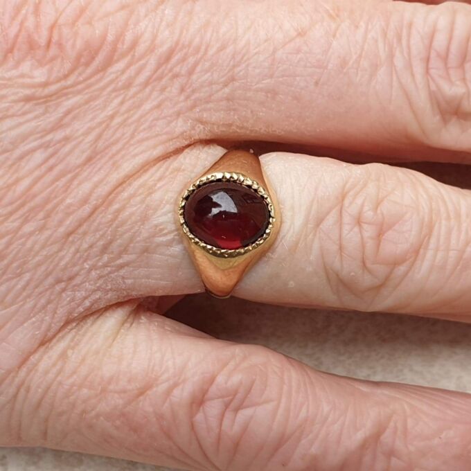 Garnet Cabochon Signet Ring in 9ct Gold,  a UK J 1/2 or a US 5 1/2.