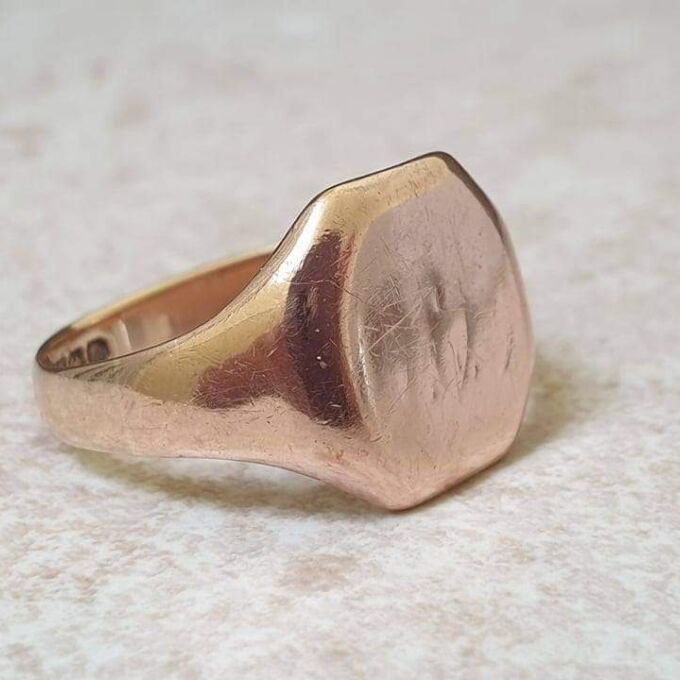 Simple Signet Ring in 9ct Gold.