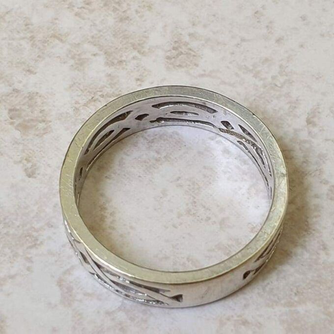 Celtic Knot White Gold Band Ring in 9ct,  a UK M 1/2 or a US 6 3/4.