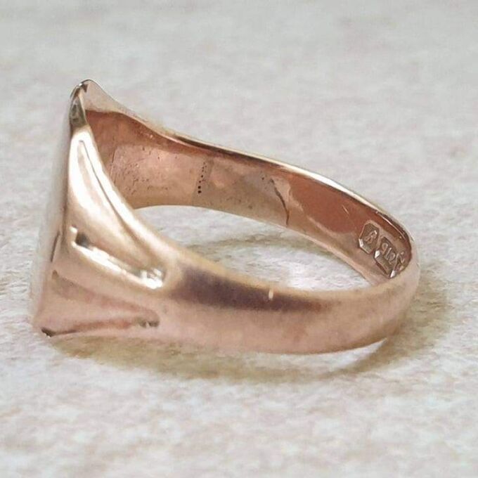 Antique Shield Ring in 9ct Gold.