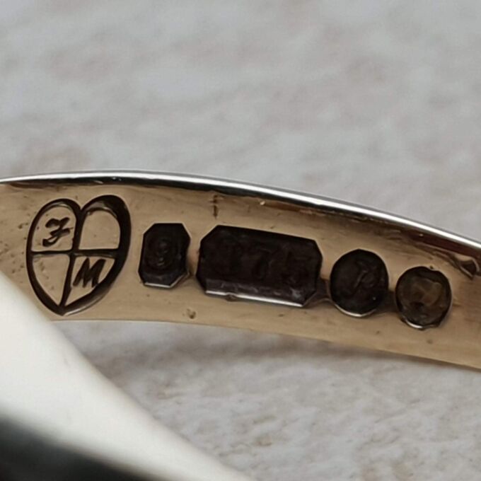 Bold Synthetic Ruby Cabochon Signet Ring in 9ct Gold, a UK M or a US 6 1/2.