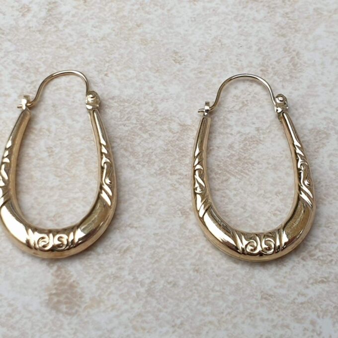 Creole Oval Hoop Earrings in 9ct Gold.