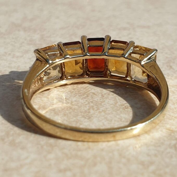 Garnet and Citrine Five Stone Ring in 9ct Gold,  a UK P 1/2 or a US 8 1/4.