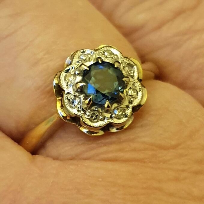 Sapphire and Diamond Daisy Ring in 18ct Gold,  a UK J or a US 5.