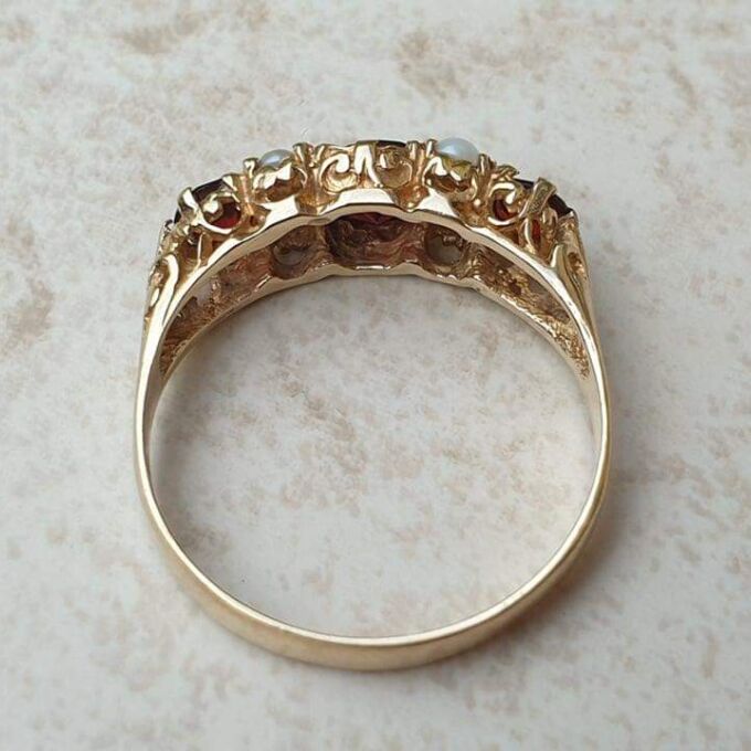 Garnet and Seed Pearl Ring in 9ct Gold.