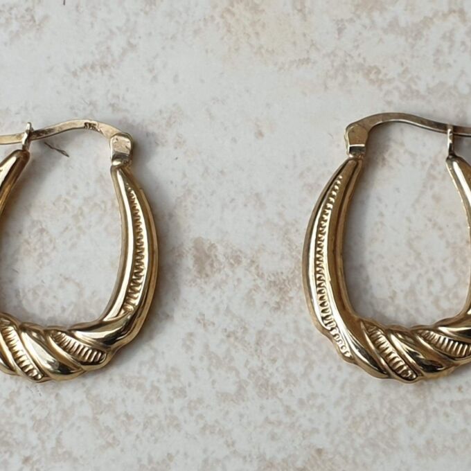 Oval Twist Pattern Creole Hoop Earrings in 9ct Gold