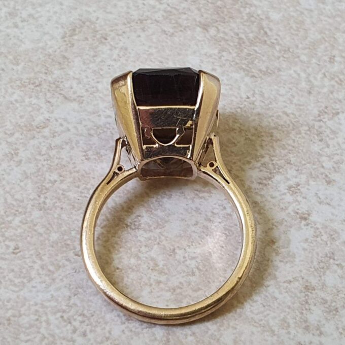 Heavy Smoky Quartz Ring in 9ct Gold.
