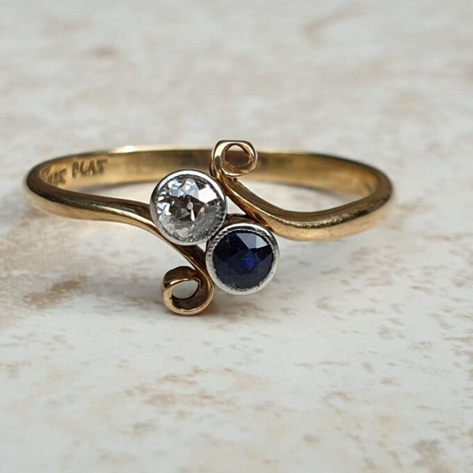 Diamond & Sapphire Moi et Toi Ring in 18ct Gold, a UK R or a US 9