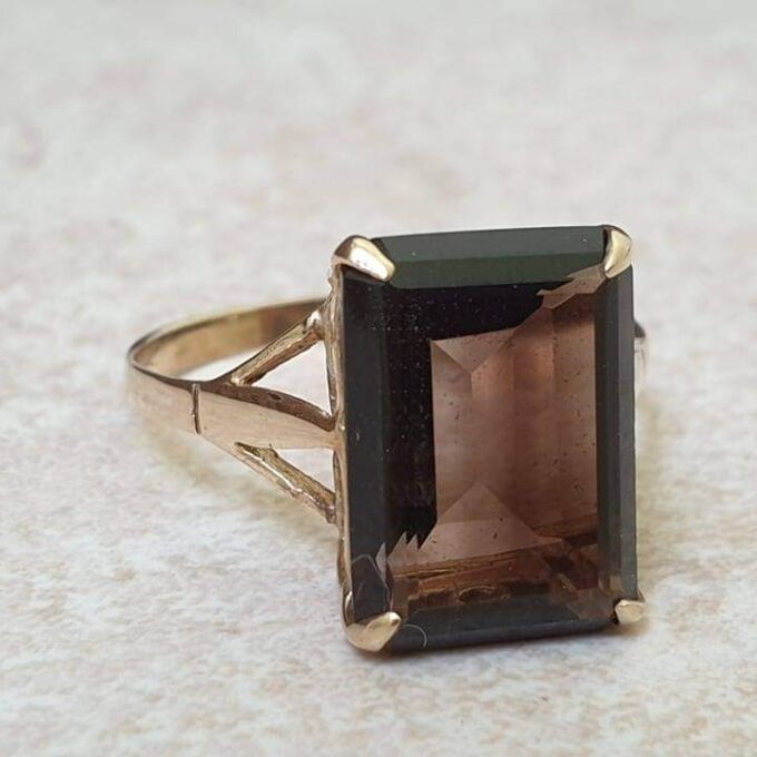 Smoky Quartz Ring in 9ct Gold.