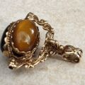 Cabochon Three Stone Spinner Pendant in 9ct Gold