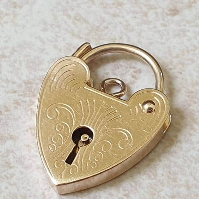 Front Engraved Fully Working Heart Padlock in 9ct Gold