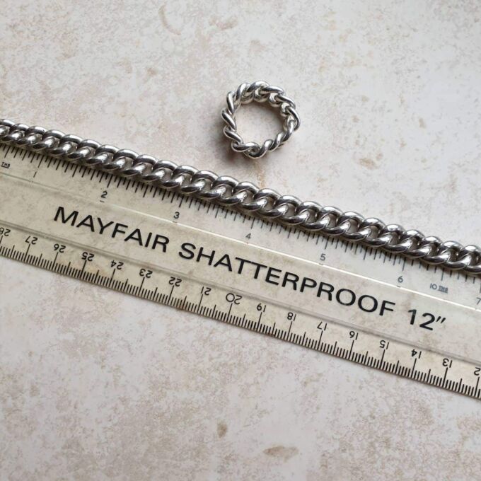 Antique Silver Graduating Curb Chain and Heart Padlock, 7 1/2 inches