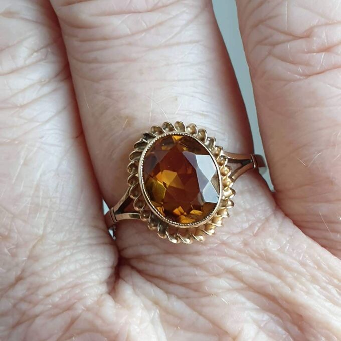 Oval Citrine Solitaire Ring in 9ct Gold, a UK Q or a US 8 1/2