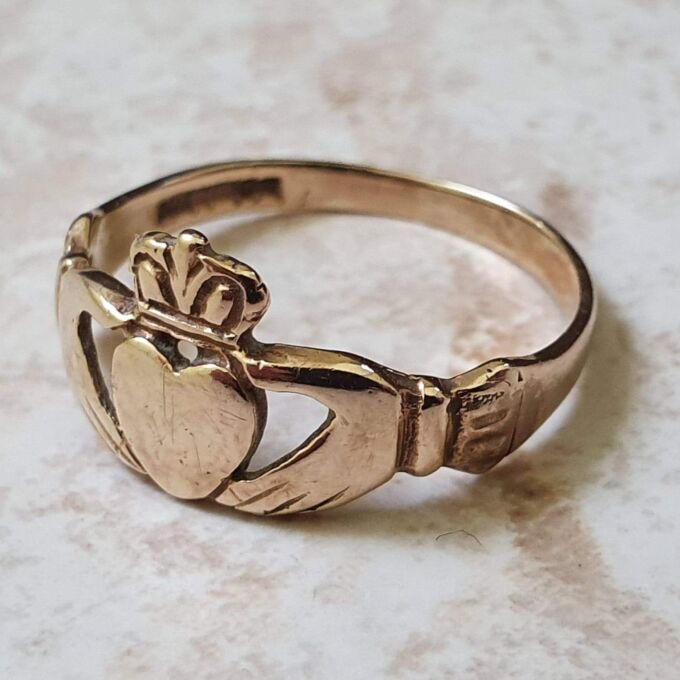 Reserved – Claddagh Heart, Crown & Hands Ring in 9ct Gold, a UK M or a US 6 1/2