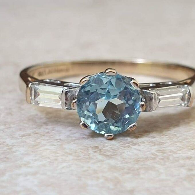 Topaz and Ring in 9ct Gold,  a UK O or a US 7 1/2
