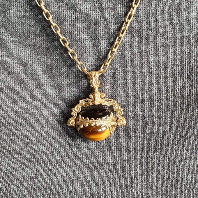 Three Stone Spinner Fob Pendant in 9ct Gold