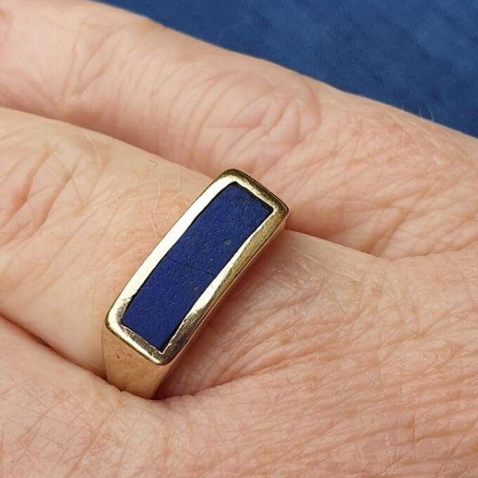 Lapis Lazuli Signet Ring in 9ct Gold, a UK L 1/2 or a US 6 1/4