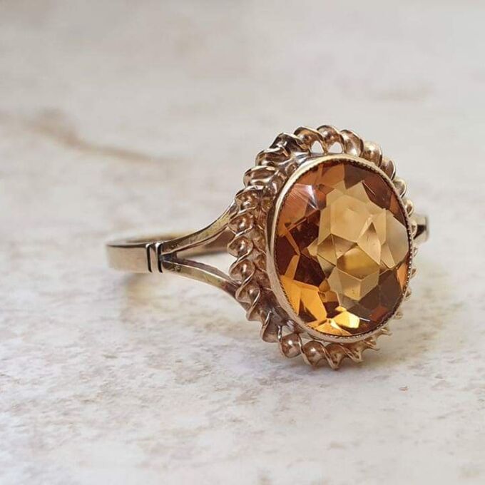 Oval Citrine Solitaire Ring in 9ct Gold, a UK Q or a US 8 1/2