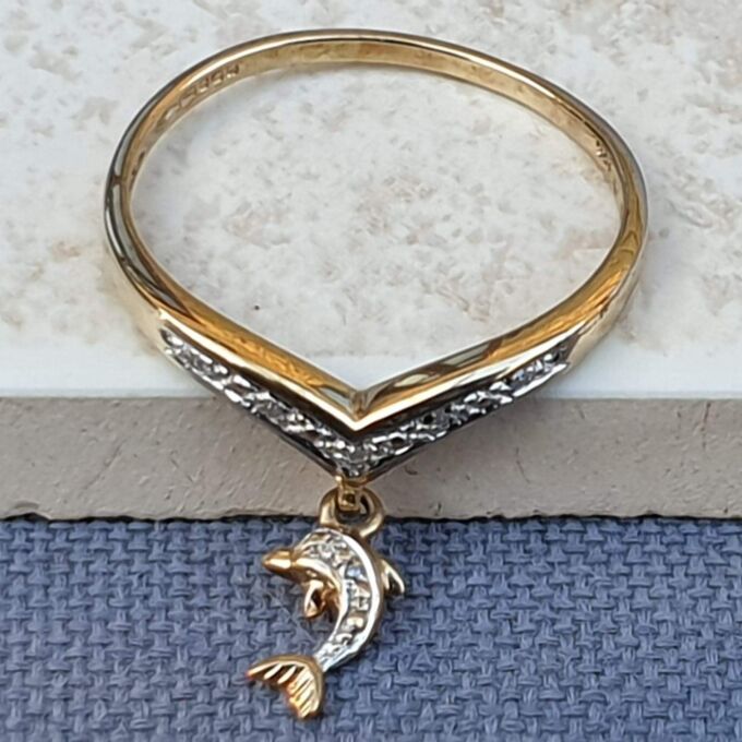 Wishbone Chevron Ring with Dolphin Charm in 9ct Gold.