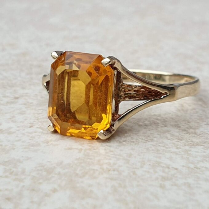 Citrine Paste Solitaire Ring in 9ct Gold,  a UK O or a US 7 1/2.
