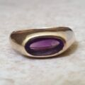 Oval Amethyst Signet Ring in 9ct Gold, a UK H 1/2 or a US 4 1/4