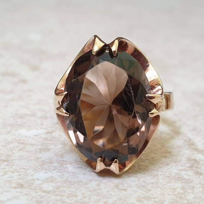 Bold Smoky Quartz Ring in 9ct Gold.