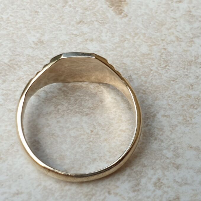 Oval Part Engraved Signet Ring in 9ct Gold.