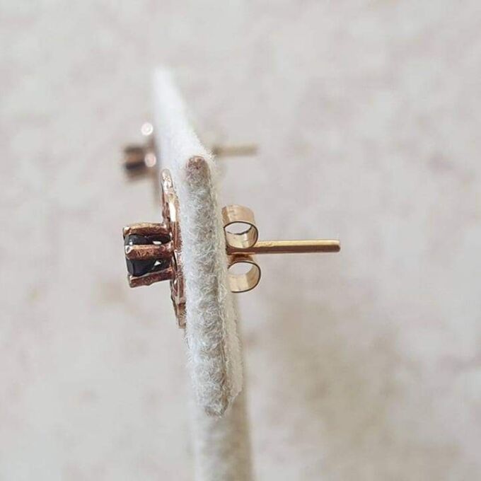 Flower Design Stud Earrings in 9ct Gold.