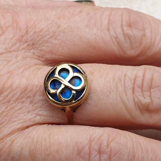 Abalone Shell Ring in 9ct Gold,  a UK R 1/2 or a US 9 1/4