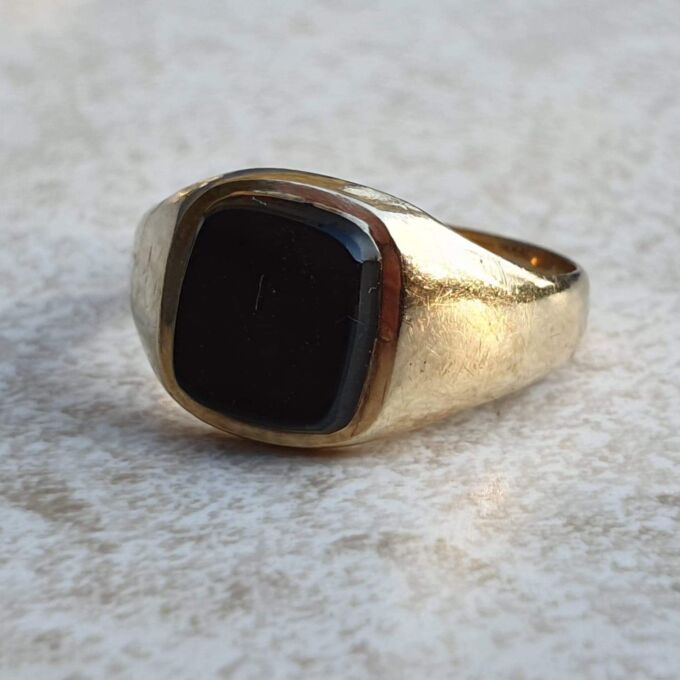 Squared Onyx Signet Ring in 9ct Gold, a UK J 1/2 or a US 5 1/4