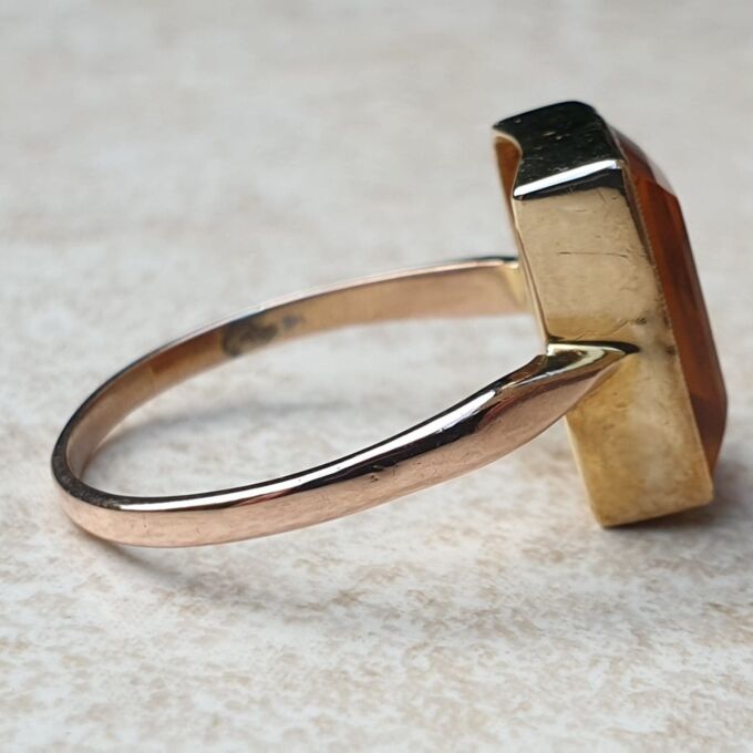 Citrine Coloured Paste Solitaire Ring in 9ct Gold, a UK O or a US 7 1/4