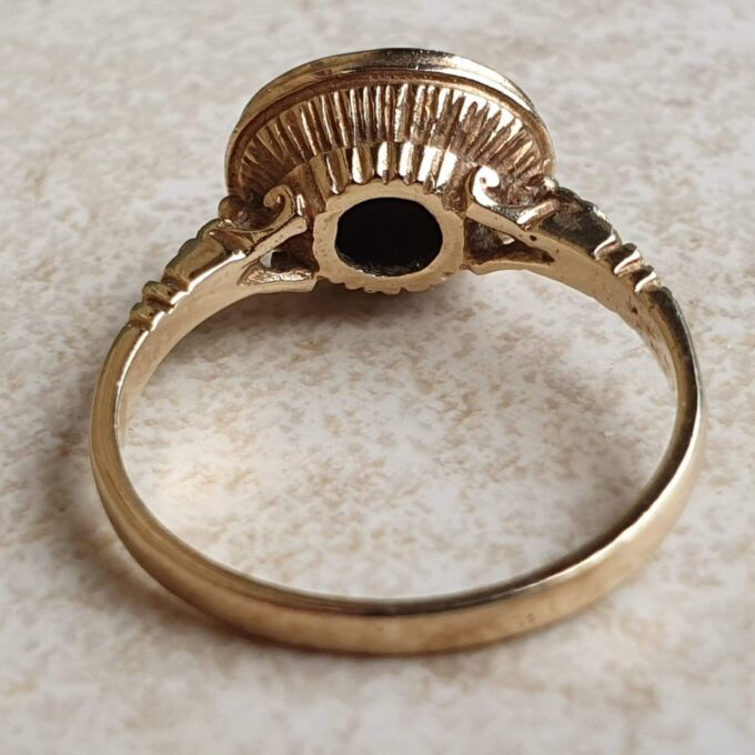Masonic Ring in Onyx and 9ct Gold, a UK M 1/2 or a US 6 3/4