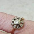 Pretty Geometric Design Diamond Ring in 18ct Gold