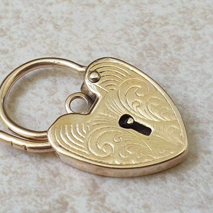 Engraved Front Fully Working Heart Padlock in 9ct Gold