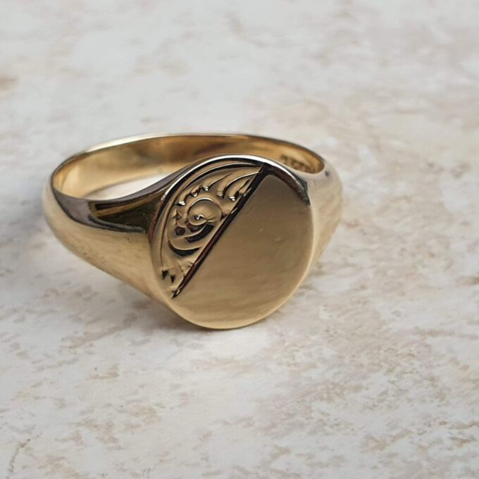 Oval Part Engraved Signet Ring in 9ct gold, a UK K 1/2 or a US 5 3/4